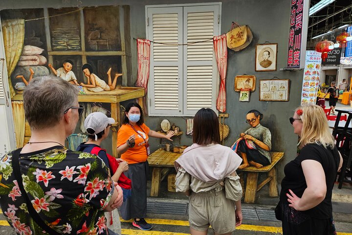 Small Group Chinatown Walking Tour with 6 Delicious Food Tastings