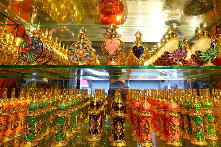 Thread of Faith and Fabric: Singapore Kampong Glam Walking Tour