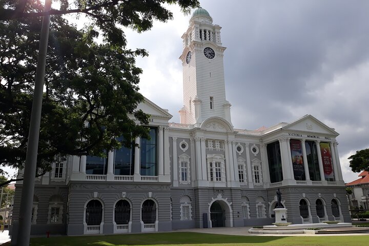 Civic District and Merlion Park Private Walking Tour (3 hours)